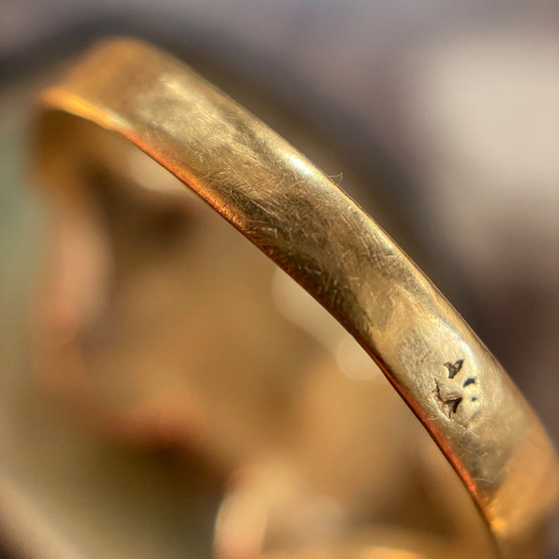 Antique Italian A Fiocco Bow Ring with Green Foiled Rock Crystal and Table-Cut Garnets in 18k Gold c. 1750, Iberian, Sicilian, Engagement