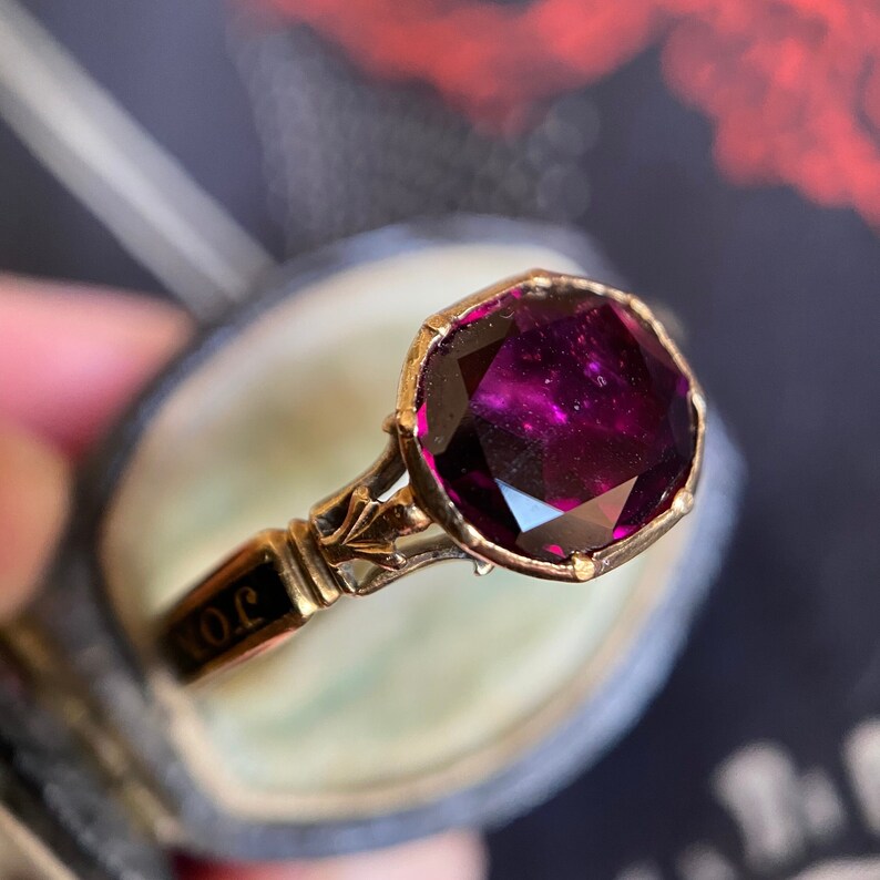 Antique Georgian Large Foiled Flat-Cut Garnet Black Enamel Rococo Mourning Ring in 18k Gold c. 1760, 1700's, Basket-Set, Memorial