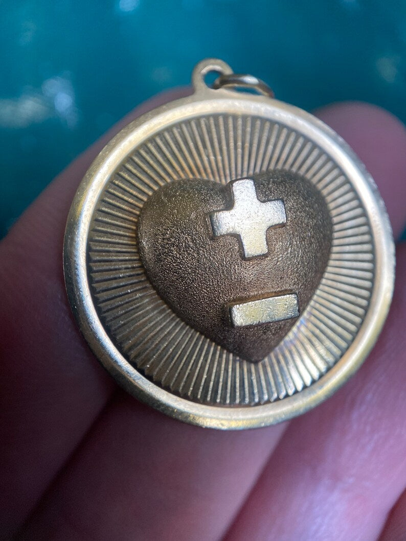 Vintage Dankner & Sons Love Token "Plus Qu'Hier Moins Que Demain" Round Medallion Charm in 14k Gold c. 1960, Engine Turned, Augis, Textured, Retro, Pendant