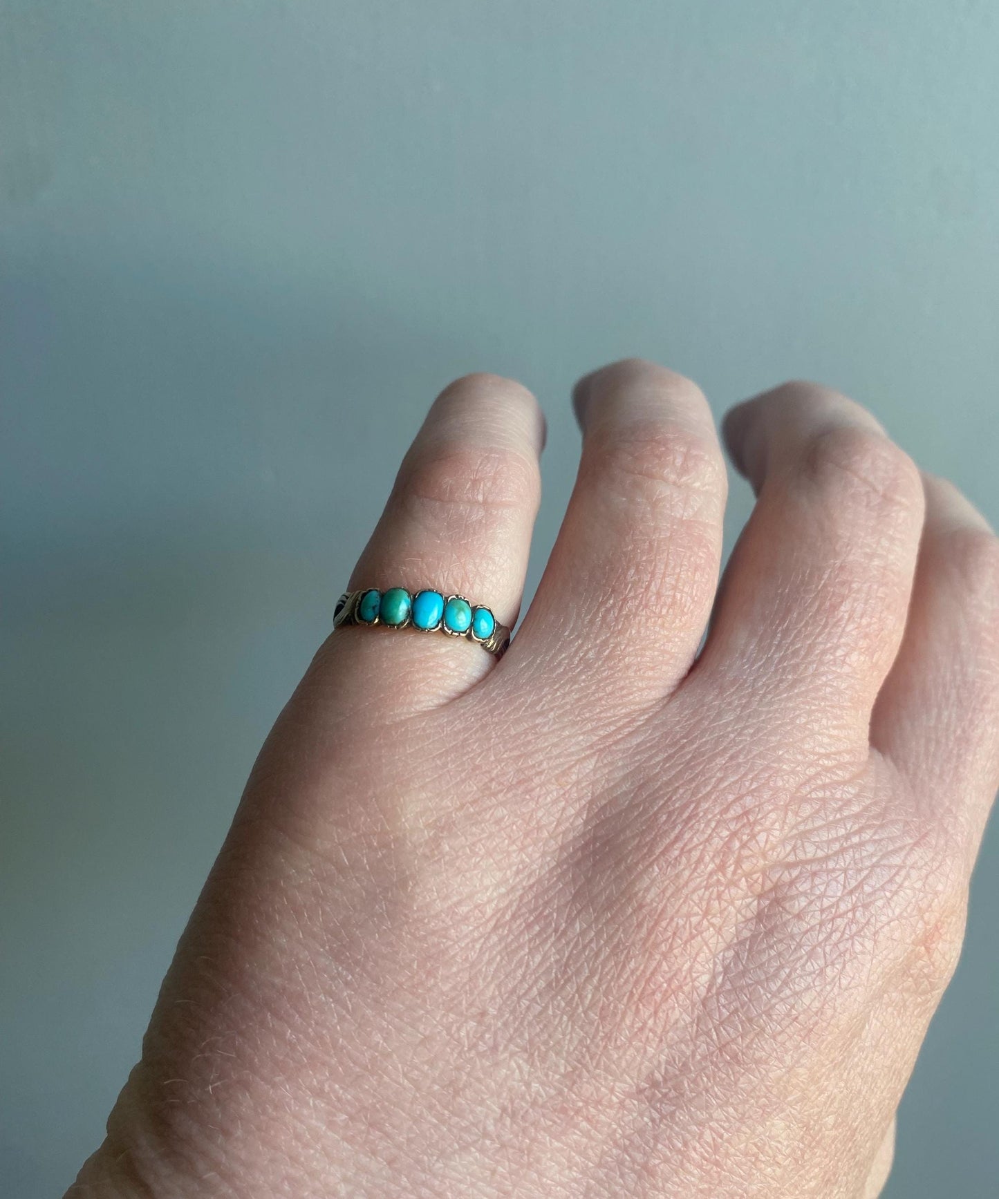 Antique Georgian Dainty and Slim Graduated 5 Stone Half Hoop Turquoise Ring w/ Swirling Open Shoulders in 9k Gold, 1800s, Stacking, Eternity