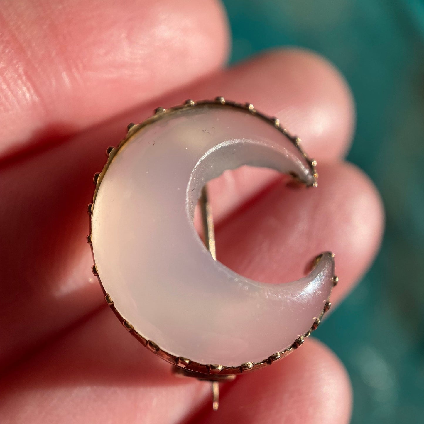 Antique Georgian Clear Chalcedony Crescent Moon Brooch in 10k Rose Gold c. 1820, Celestial, 1800's, Pin, Fichu, Lace Pin