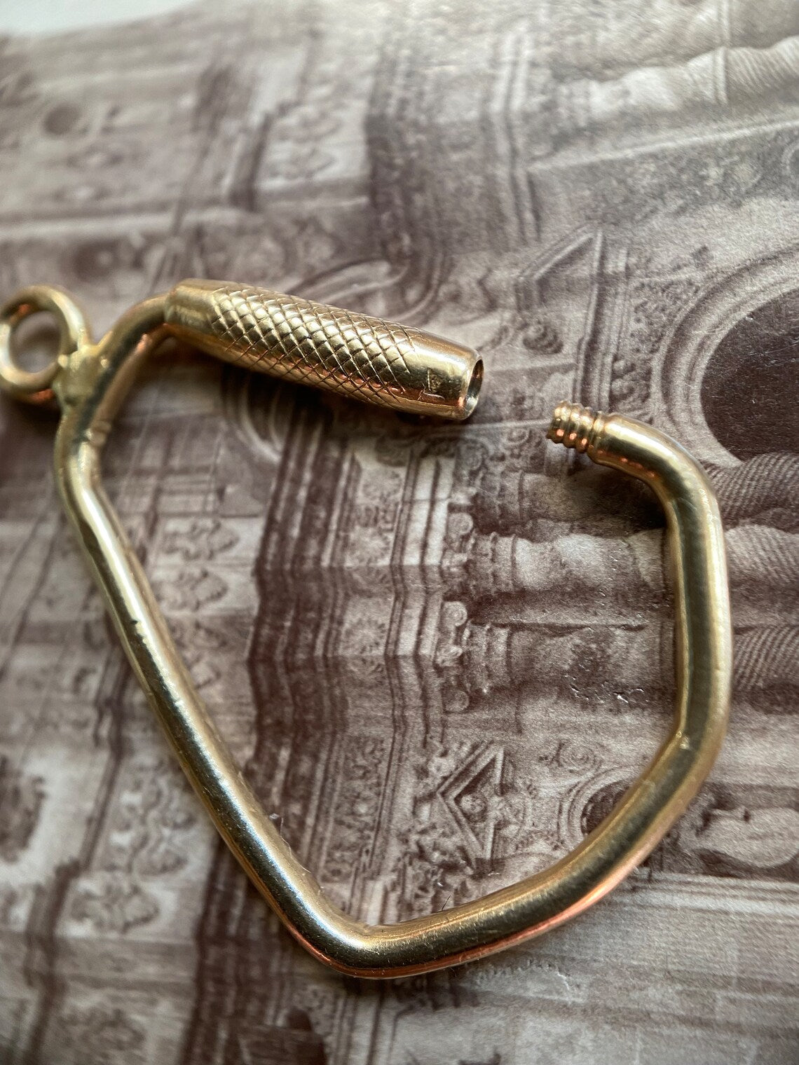 Vintage Triangular Coffin Carabiner Lock Pendant in 14k Gold c. 1980, Chain Extender, Charm Holder, 1980's, Key Chain, Connector