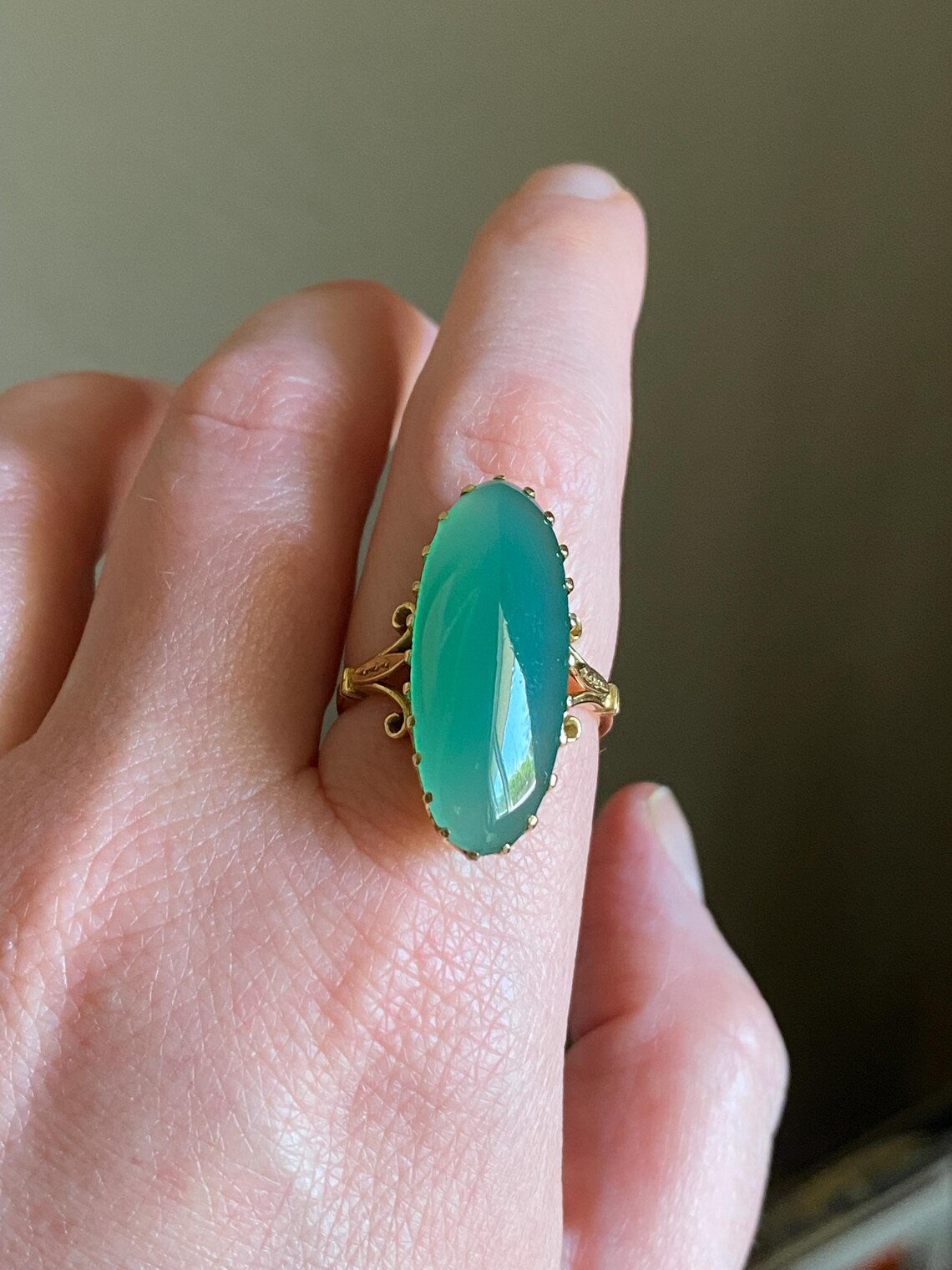 Antique Victorian Knife Edge Marquise Cabochon Claw-Set Candy Apple Green Chrysoprase Ring in 18k Gold, Navette, Oval, Cocktail, 1800's, Prong