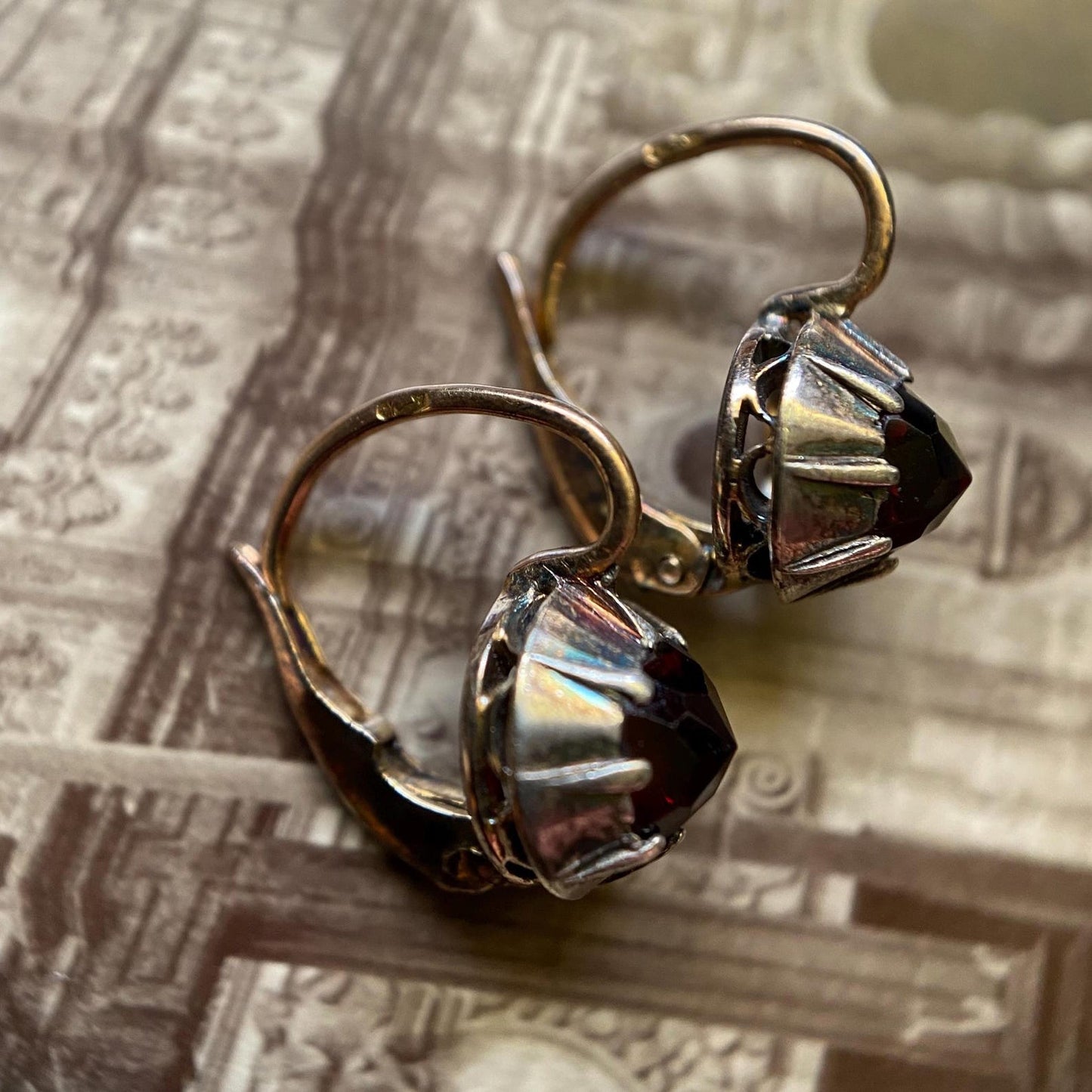 Antique Late Georgian French Rose-Cut Collet Set Garnet Drop Dormeuse Lever Back Earrings in 18k Gold and Silver c. 1850, Sleepers, Dangle, Huggie Hoops, 19th Century, 1800's