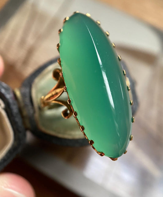 Antique Victorian Knife Edge Marquise Cabochon Claw-Set Candy Apple Green Chrysoprase Ring in 18k Gold, Navette, Oval, Cocktail, 1800's, Prong