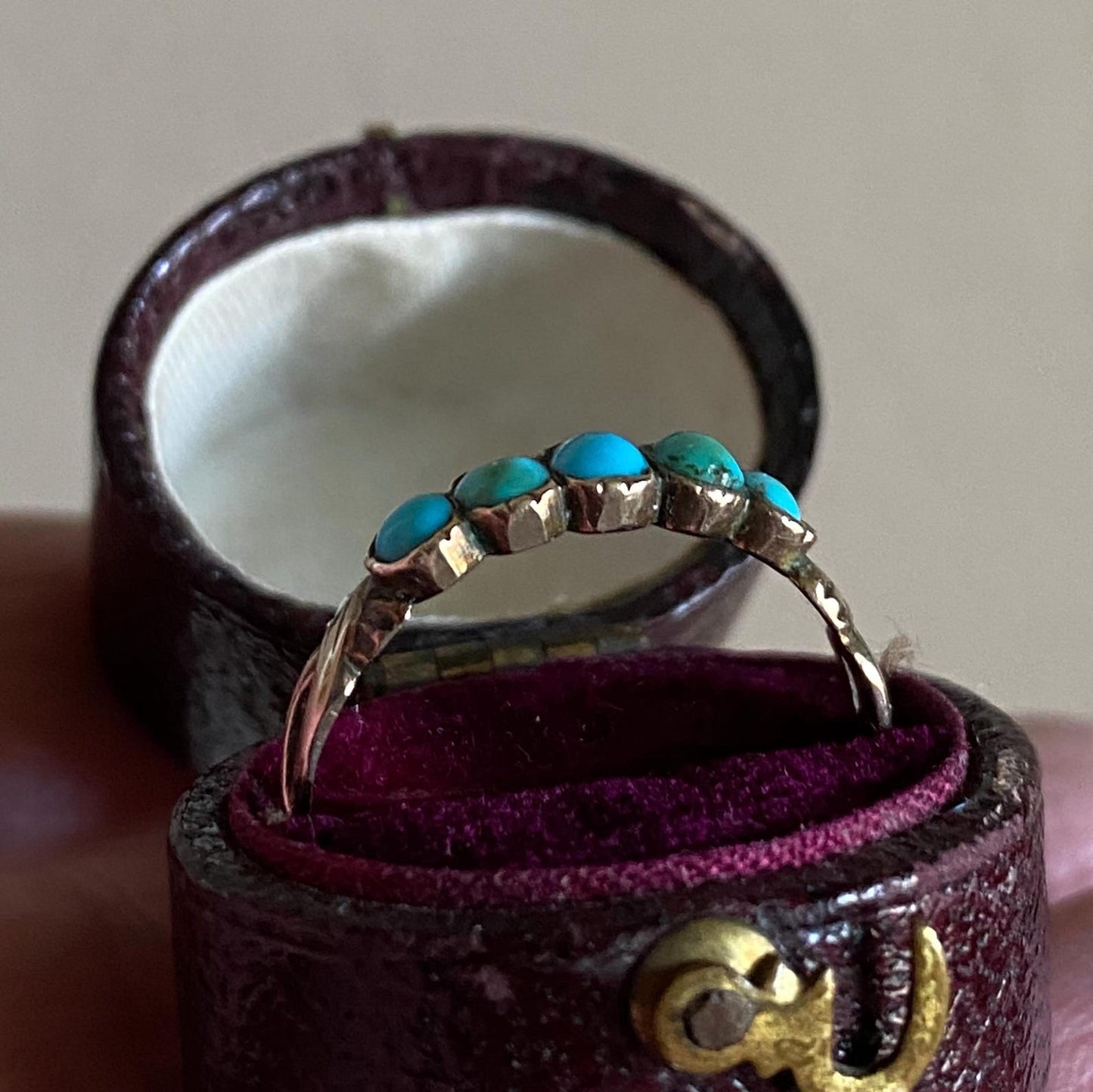 Antique Georgian Dainty and Slim Graduated 5 Stone Half Hoop Turquoise Ring w/ Swirling Open Shoulders in 9k Gold, 1800s, Stacking, Eternity
