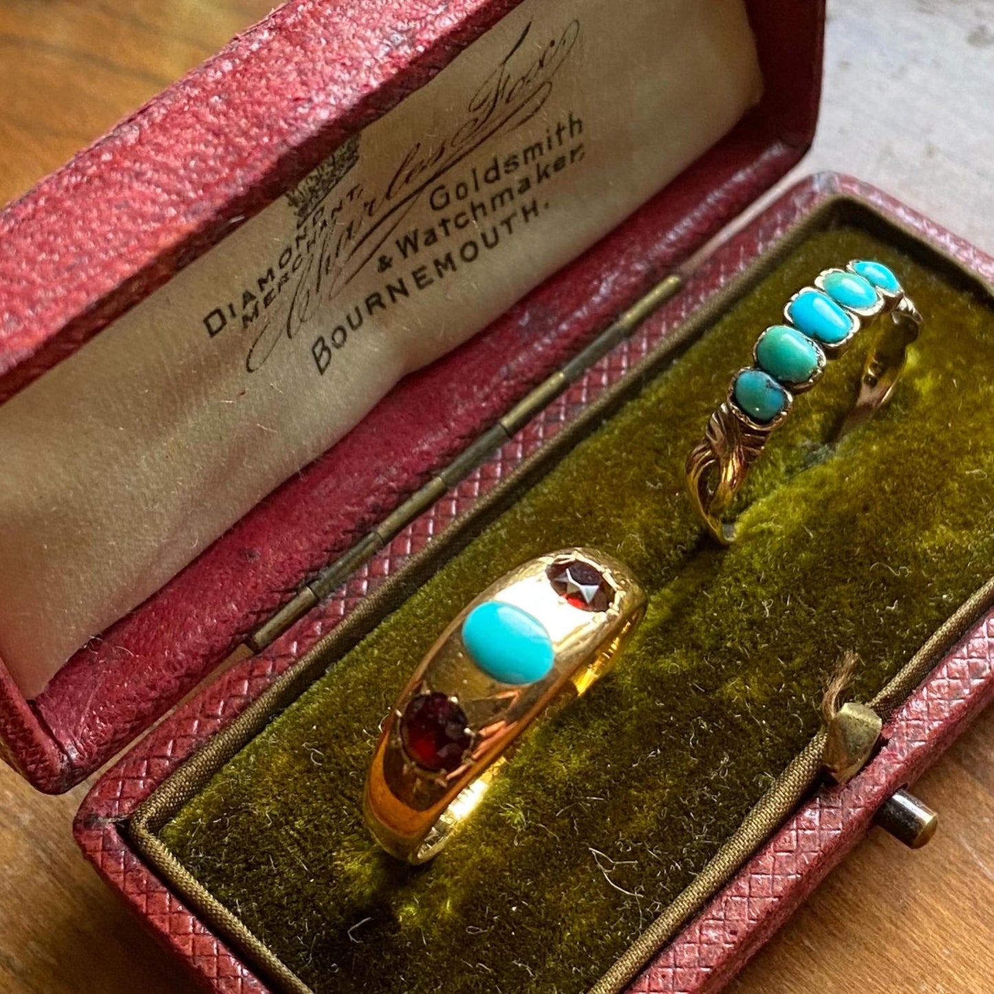 Antique Georgian Dainty and Slim Graduated 5 Stone Half Hoop Turquoise Ring w/ Swirling Open Shoulders in 9k Gold, 1800s, Stacking, Eternity