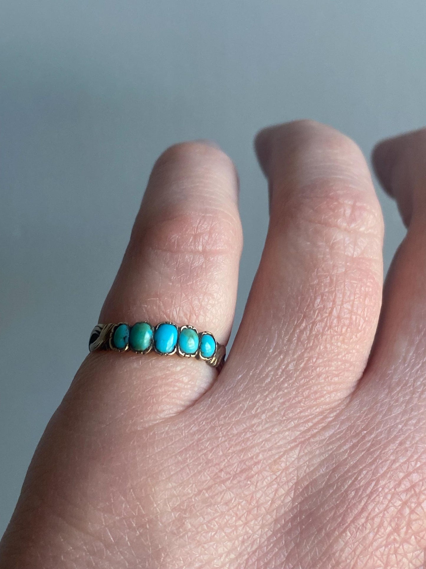 Antique Georgian Dainty and Slim Graduated 5 Stone Half Hoop Turquoise Ring w/ Swirling Open Shoulders in 9k Gold, 1800s, Stacking, Eternity