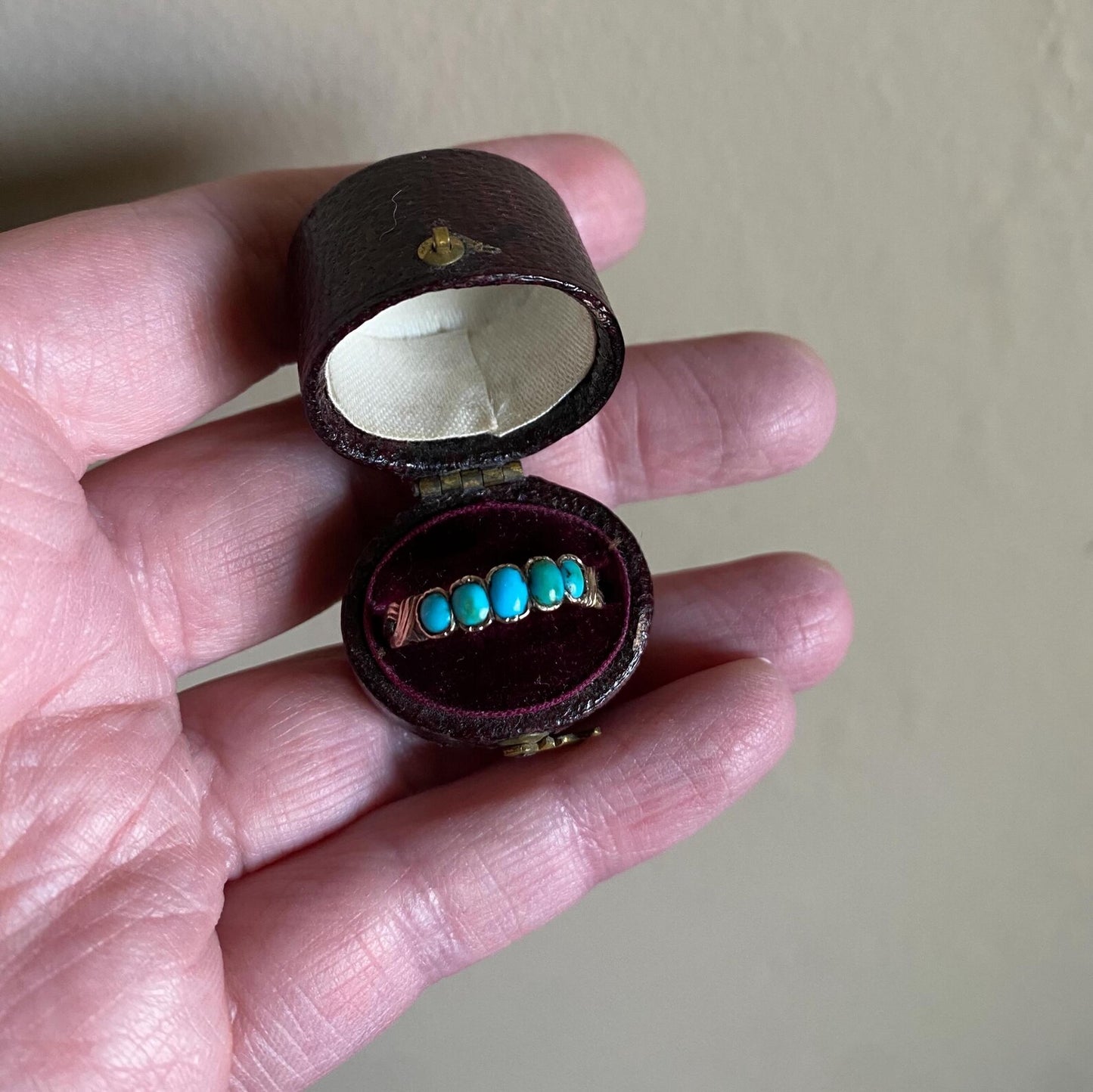 Antique Georgian Dainty and Slim Graduated 5 Stone Half Hoop Turquoise Ring w/ Swirling Open Shoulders in 9k Gold, 1800s, Stacking, Eternity