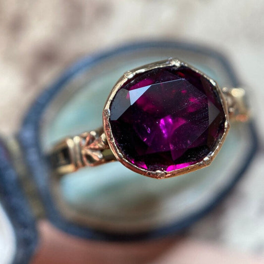 Antique Georgian Large Foiled Flat-Cut Garnet Black Enamel Rococo Mourning Ring in 18k Gold c. 1760, 1700's, Basket-Set, Memorial