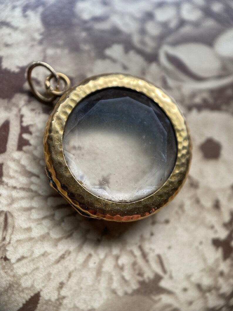 Antique Edwardian French Beveled Glass Round Photo Locket with Hammered 18k Gold Frame c. 1900, Vintage, Victorian, Pendant, Belle Epoque, Shaker, 1900's