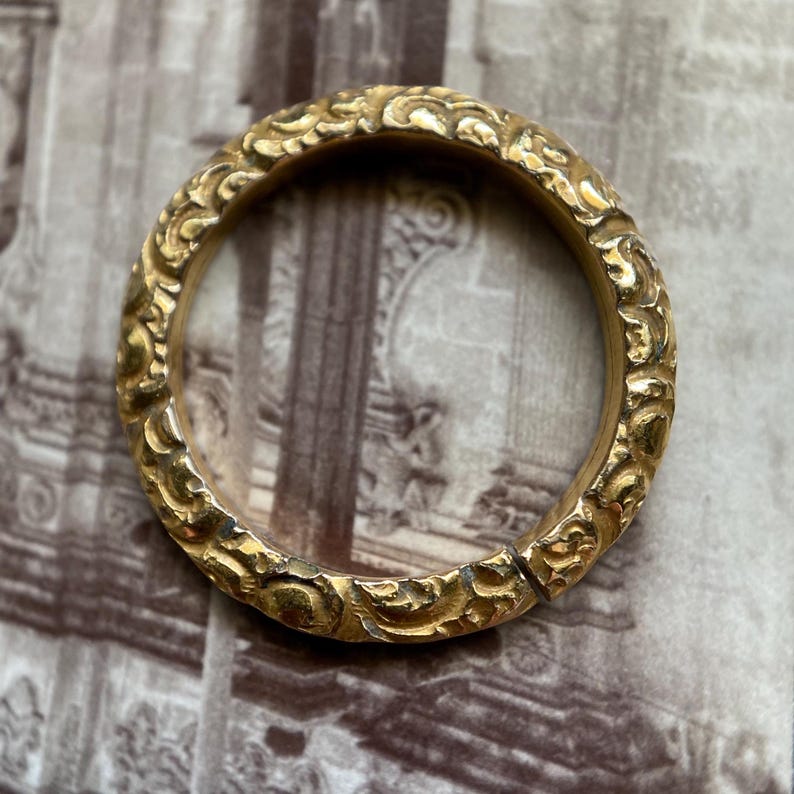 Antique Georgian Deeply Chased One Cut Split Ring in Yellow 15k Gold c 1830, Jump, Connector, Charm Holder, Extender, Finding, Bolt, Clip, 1800s