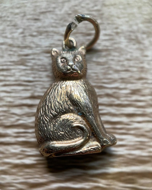 Vintage English Puffy Detailed Sitting Cat Charm with Birmingham Hallmarks in 9k Gold circa 1975, Pendant, 1970's, Kitten, Animal, Figural
