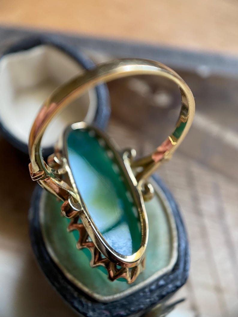 Antique Victorian Knife Edge Marquise Cabochon Claw-Set Candy Apple Green Chrysoprase Ring in 18k Gold, Navette, Oval, Cocktail, 1800's, Prong