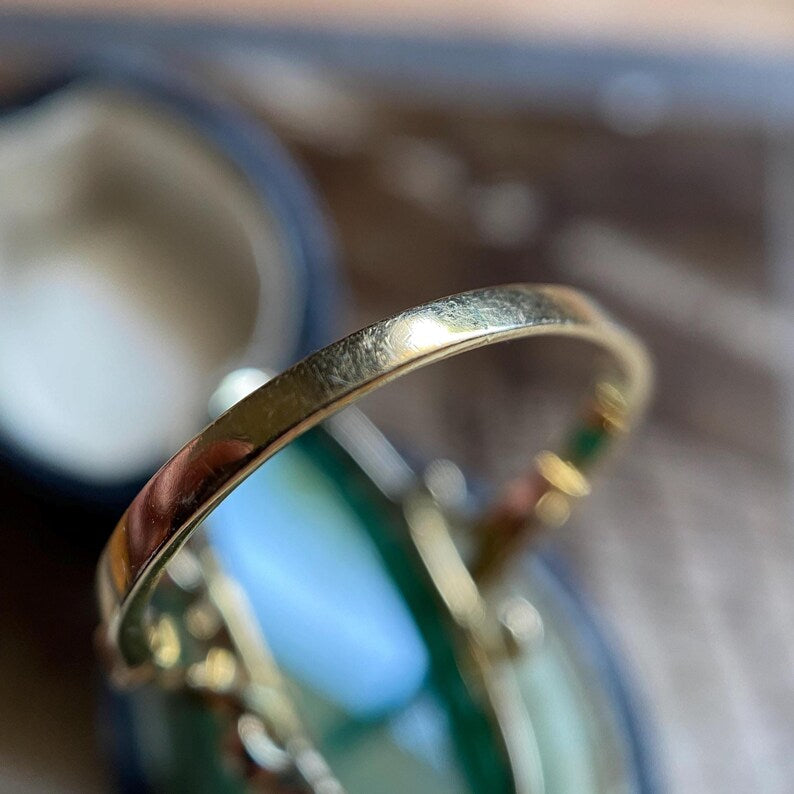 Antique Victorian Knife Edge Marquise Cabochon Claw-Set Candy Apple Green Chrysoprase Ring in 18k Gold, Navette, Oval, Cocktail, 1800's, Prong