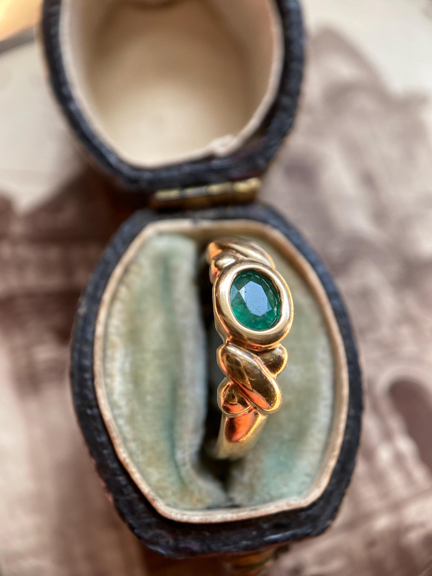 Vintage Retro Oval Bezel Set Emerald Solitaire Crisscross Band Stacking Ring in 10k Gold c 1980, Stackable, Estate, Twist, Knot, X, Mid Cen