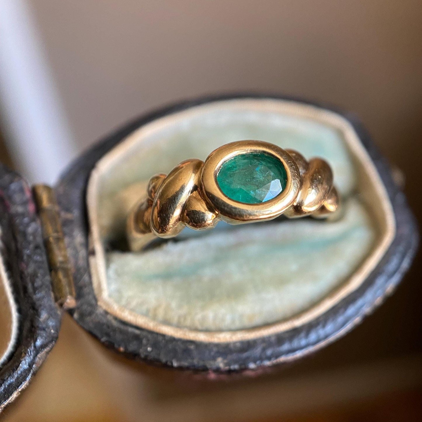 Vintage Retro Oval Bezel Set Emerald Solitaire Crisscross Band Stacking Ring in 10k Gold c 1980, Stackable, Estate, Twist, Knot, X, Mid Cen