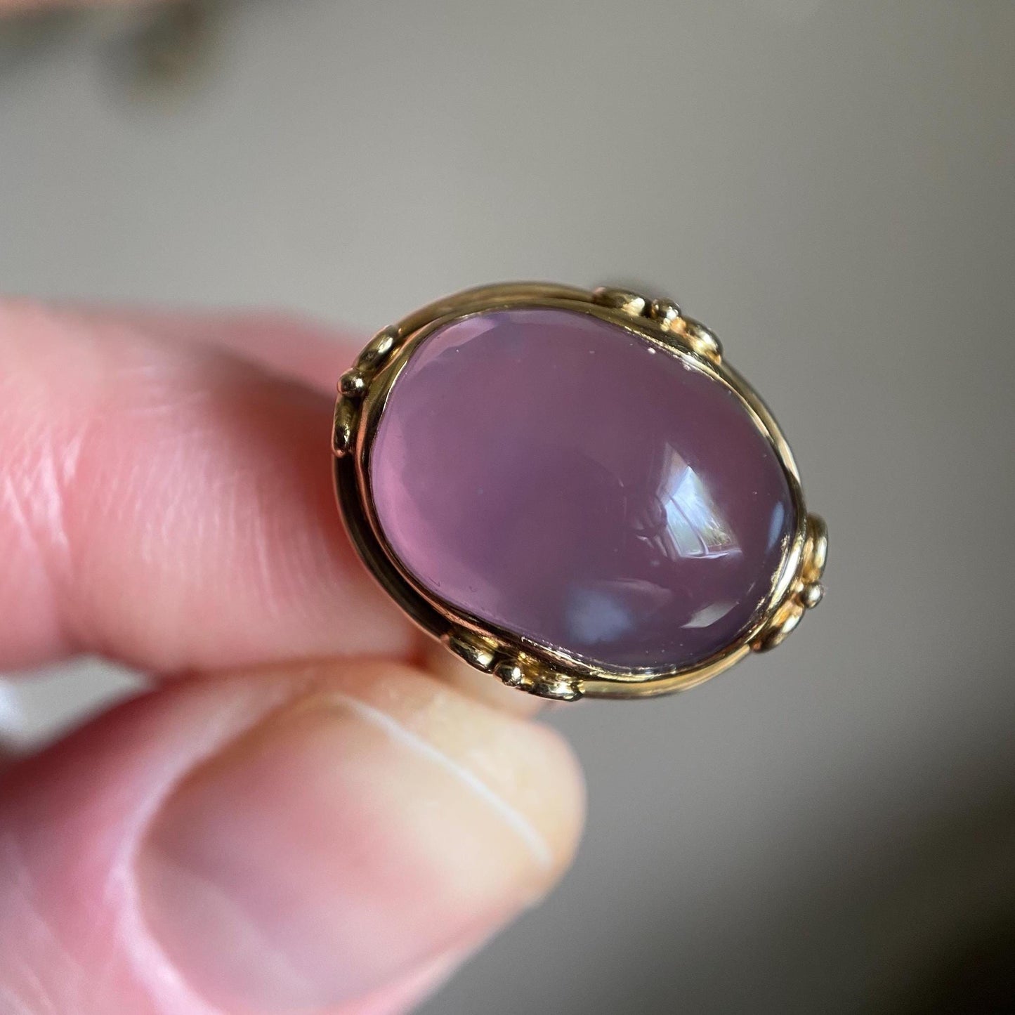 Vintage Large Hazy Oval Lilac Purple Chalcedony Cabochon Ring in a Mixed Metal Setting with Silver and 14k Gold, Yurman, 1980s, One of a Kind