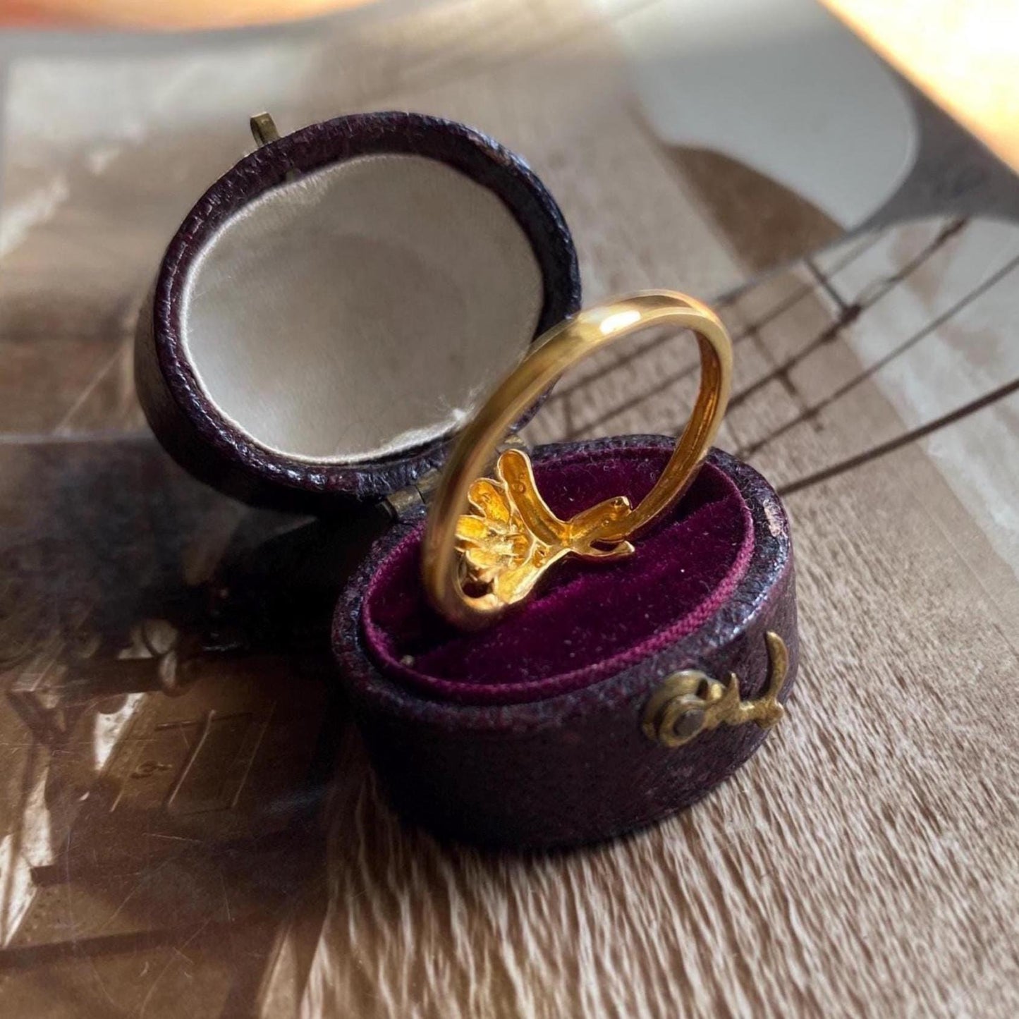 Vintage High Karat Floral Swipe Stacking Ring in Solid 22k Gold c. 1970, Stackable, Thin, Delicate, Lover's Knot, Retro, Art Nouveau