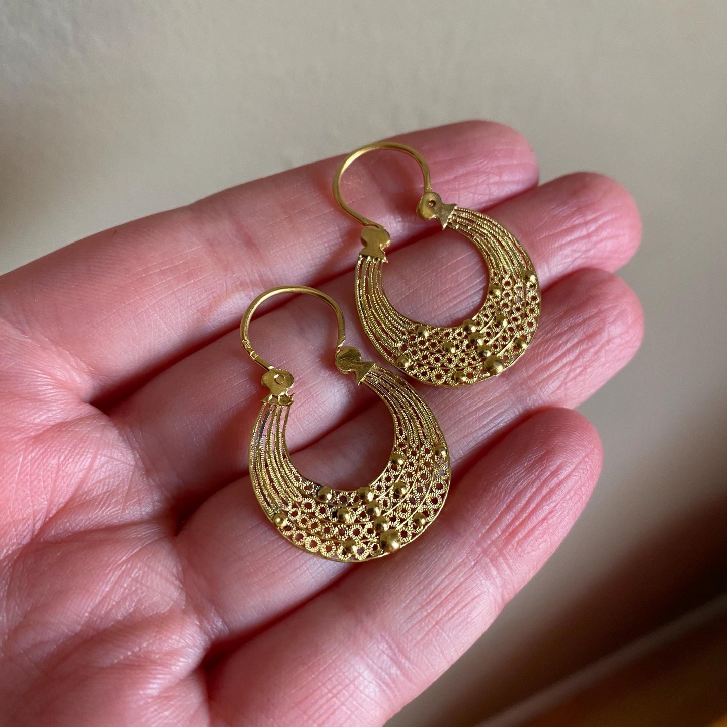 Vintage Portuguese High Karat Woven & Beaded Filigree Small Huggie Hoop Earrings 19k Gold, Arrecadas, Cannetille, Openwork, Estate, Sleeper