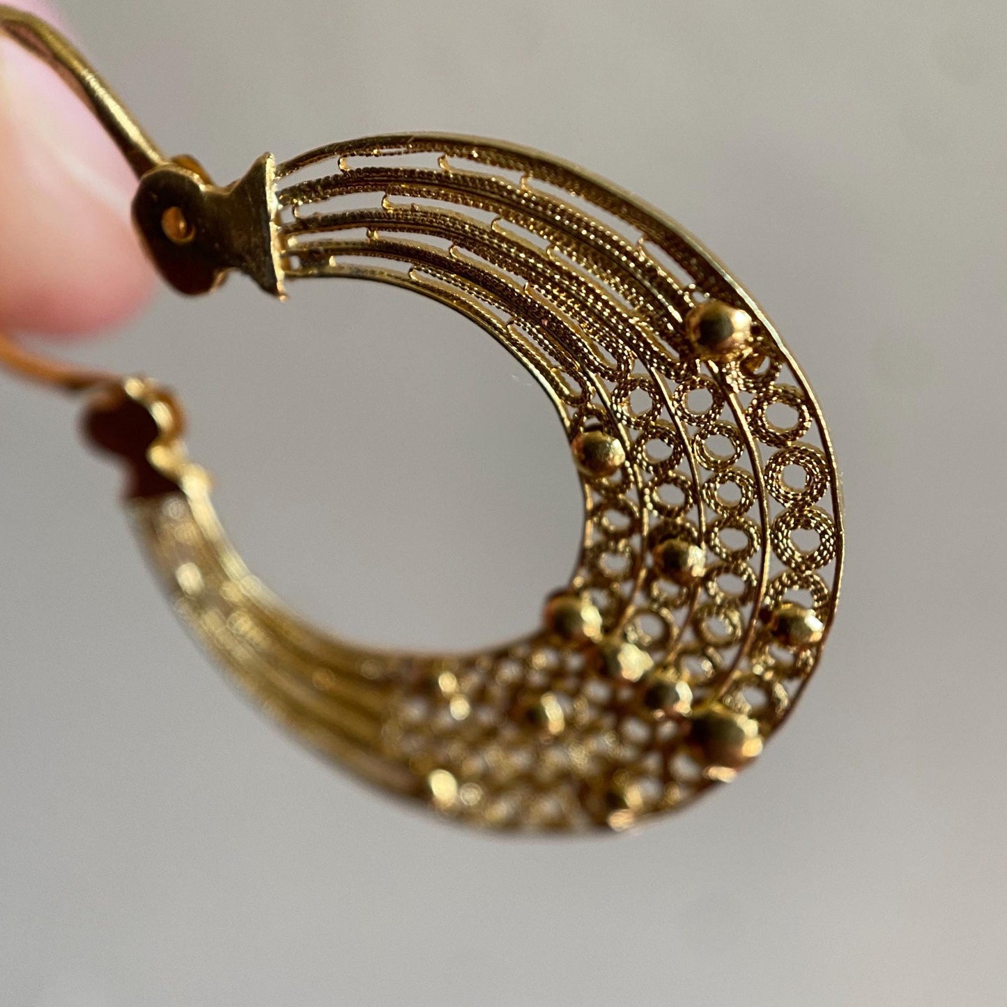 Vintage Portuguese High Karat Woven & Beaded Filigree Small Huggie Hoop Earrings 19k Gold, Arrecadas, Cannetille, Openwork, Estate, Sleeper