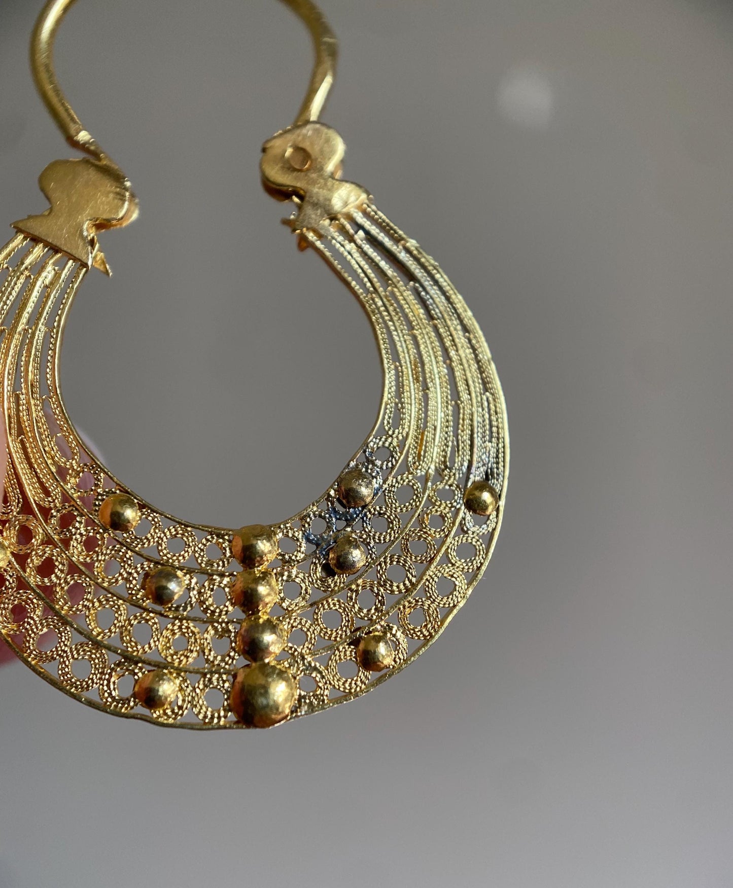 Vintage Portuguese High Karat Woven & Beaded Filigree Small Huggie Hoop Earrings 19k Gold, Arrecadas, Cannetille, Openwork, Estate, Sleeper