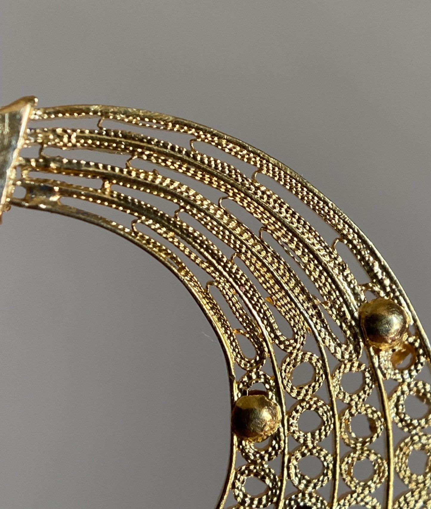 Vintage Portuguese High Karat Woven & Beaded Filigree Small Huggie Hoop Earrings 19k Gold, Arrecadas, Cannetille, Openwork, Estate, Sleeper