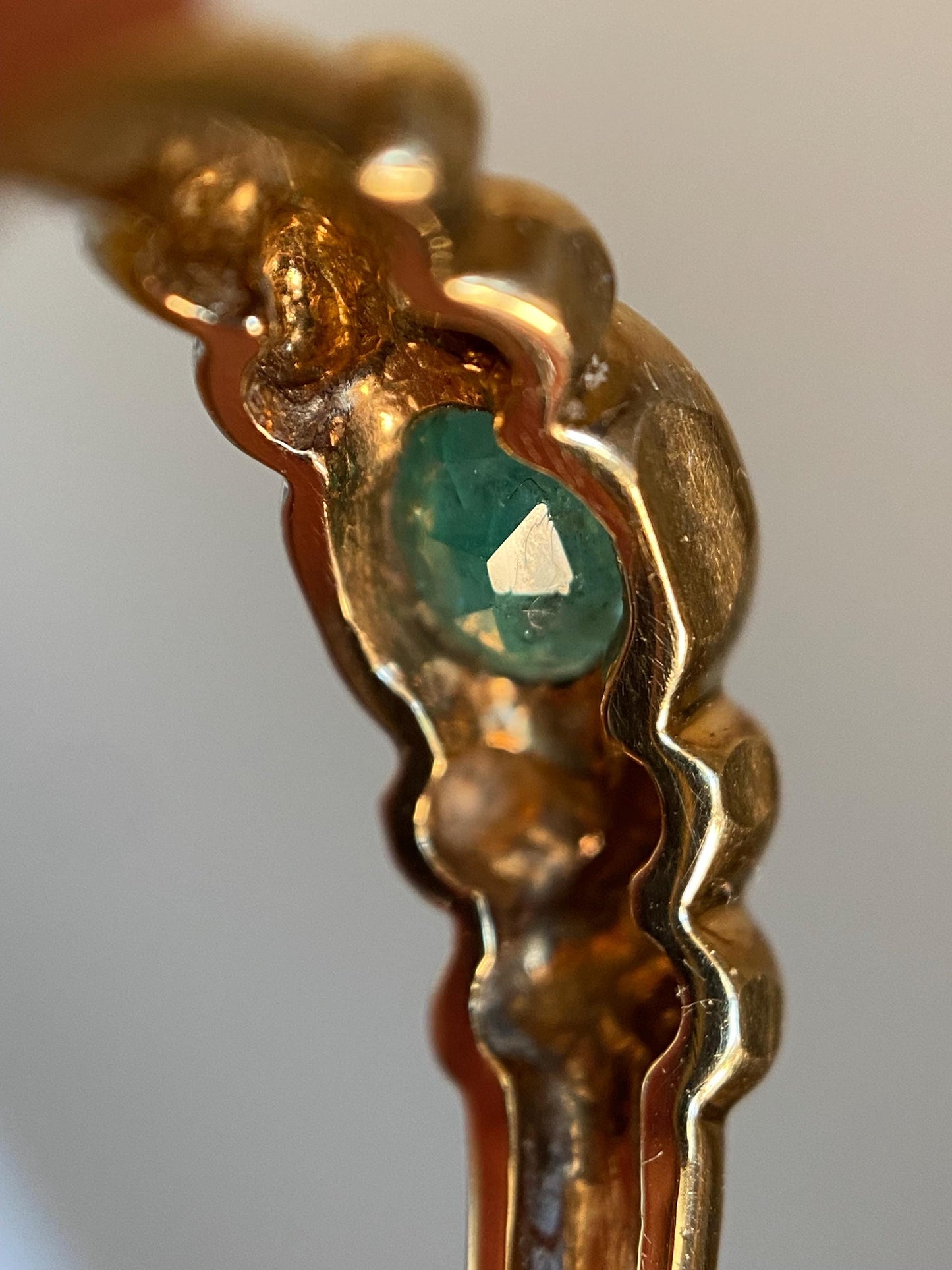 Vintage Retro Oval Bezel Set Emerald Solitaire Crisscross Band Stacking Ring in 10k Gold c 1980, Stackable, Estate, Twist, Knot, X, Mid Cen