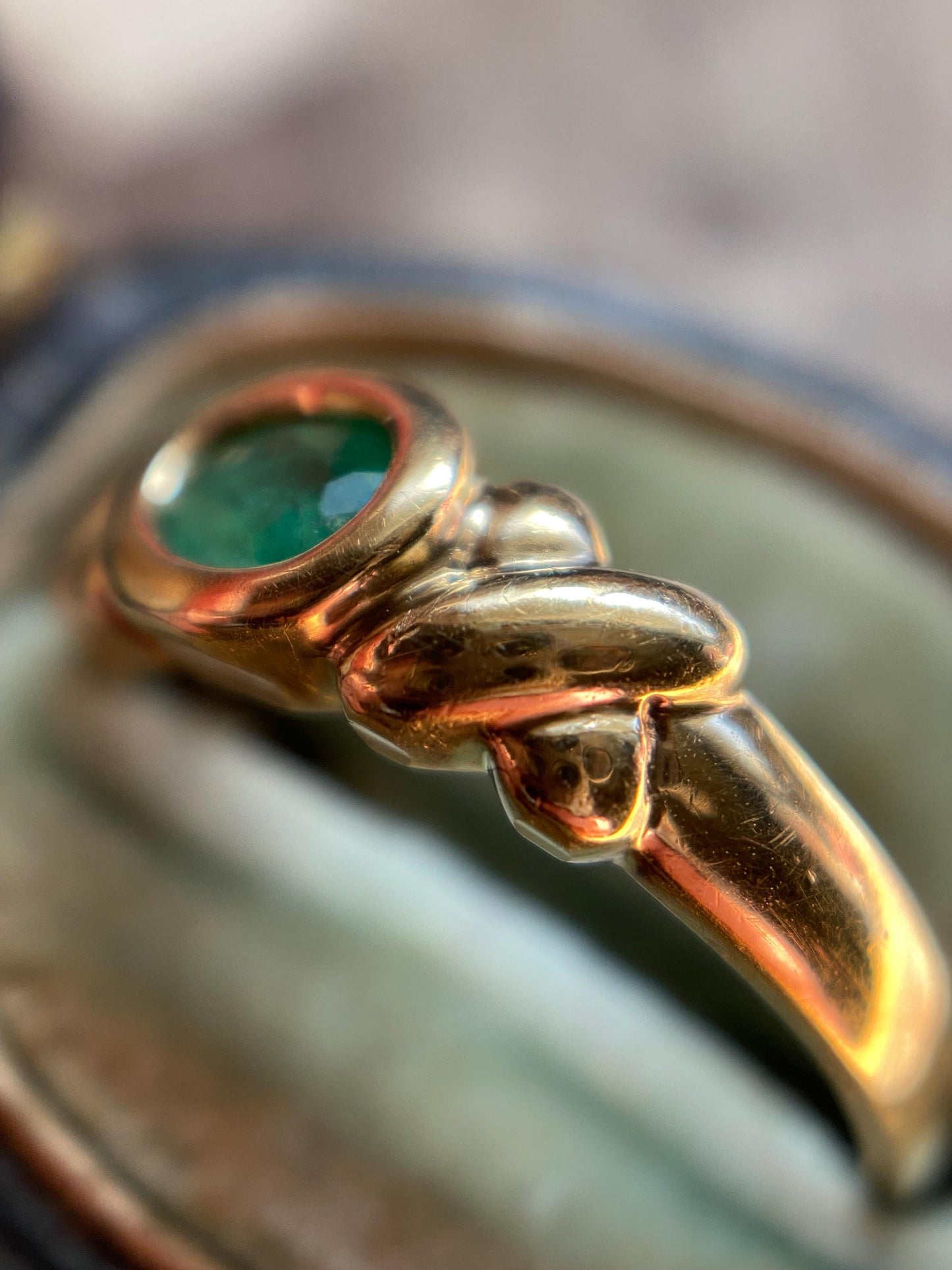 Vintage Retro Oval Bezel Set Emerald Solitaire Crisscross Band Stacking Ring in 10k Gold c 1980, Stackable, Estate, Twist, Knot, X, Mid Cen