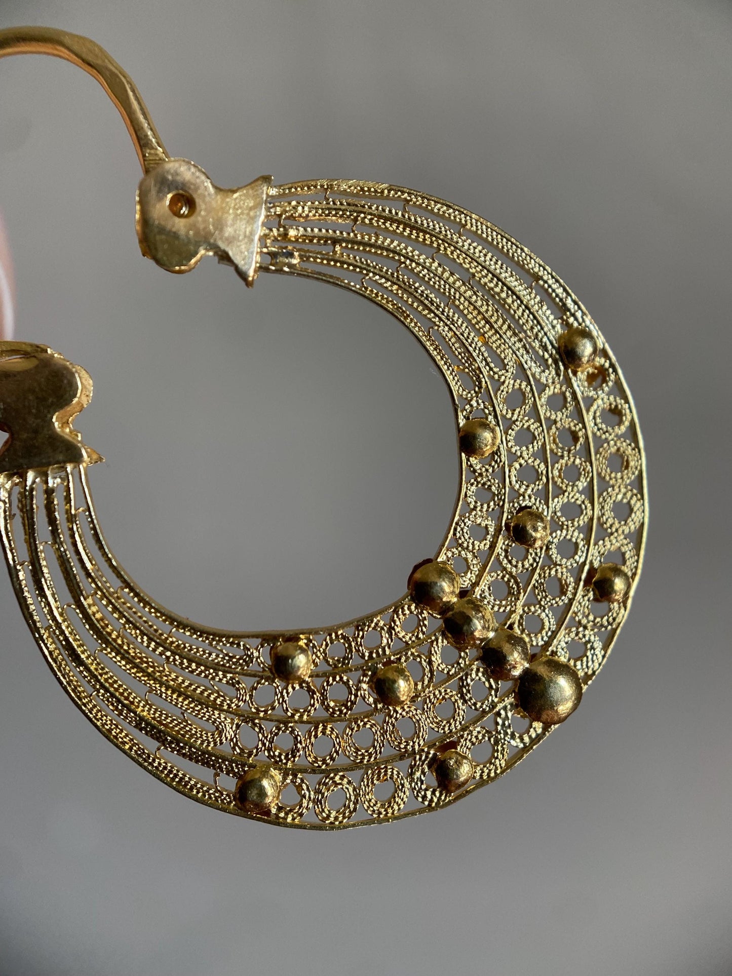 Vintage Portuguese High Karat Woven & Beaded Filigree Small Huggie Hoop Earrings 19k Gold, Arrecadas, Cannetille, Openwork, Estate, Sleeper