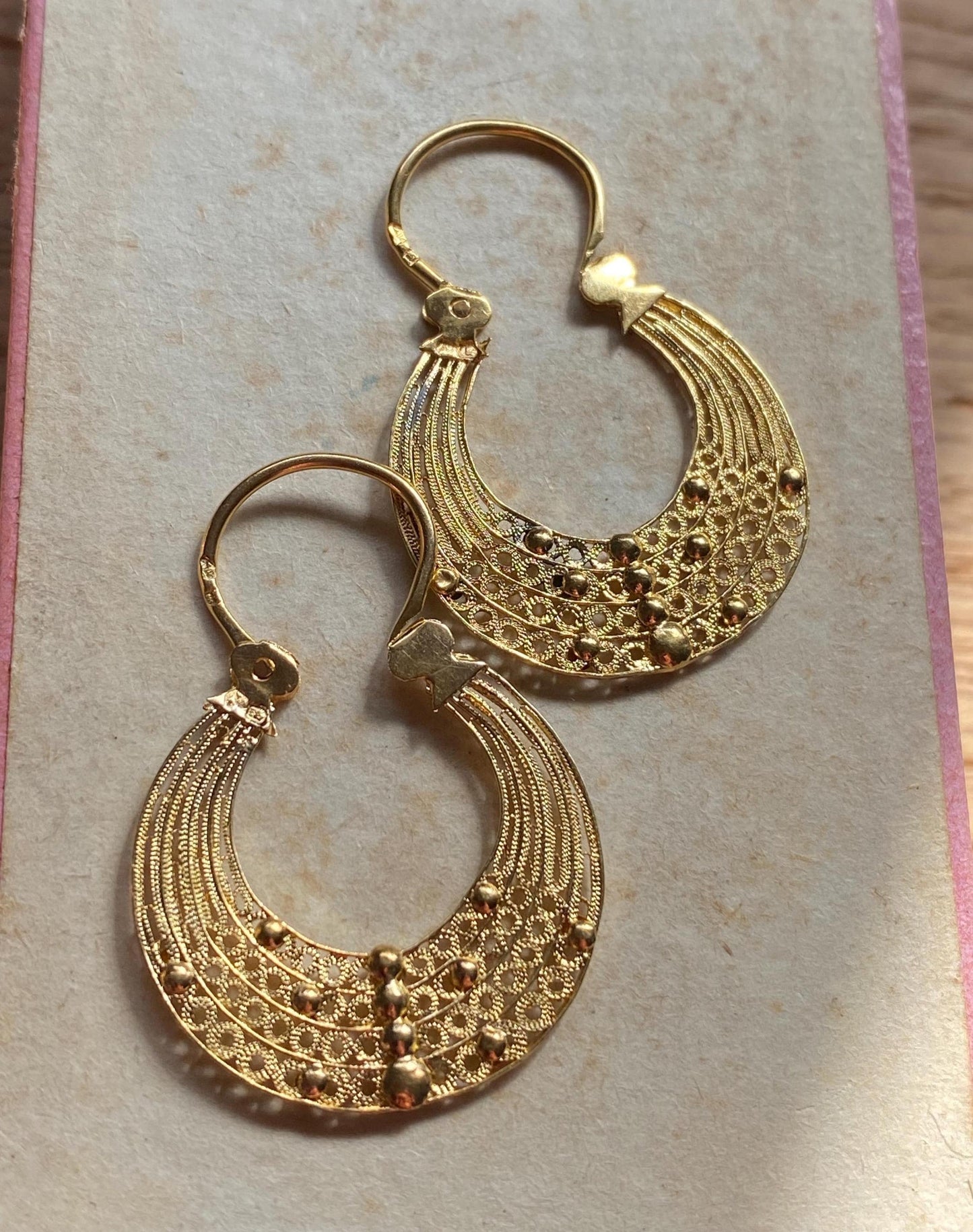 Vintage Portuguese High Karat Woven & Beaded Filigree Small Huggie Hoop Earrings 19k Gold, Arrecadas, Cannetille, Openwork, Estate, Sleeper