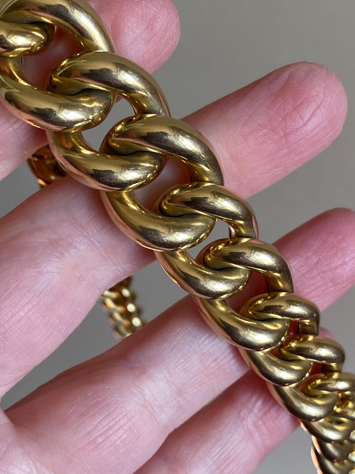 Vintage Italian Graduated Hollow Curb Chain Collar Choker Necklace in 14k Gold c. 1970, Mid Century, Estate, Statement, Bold, Maximalist, Chunky