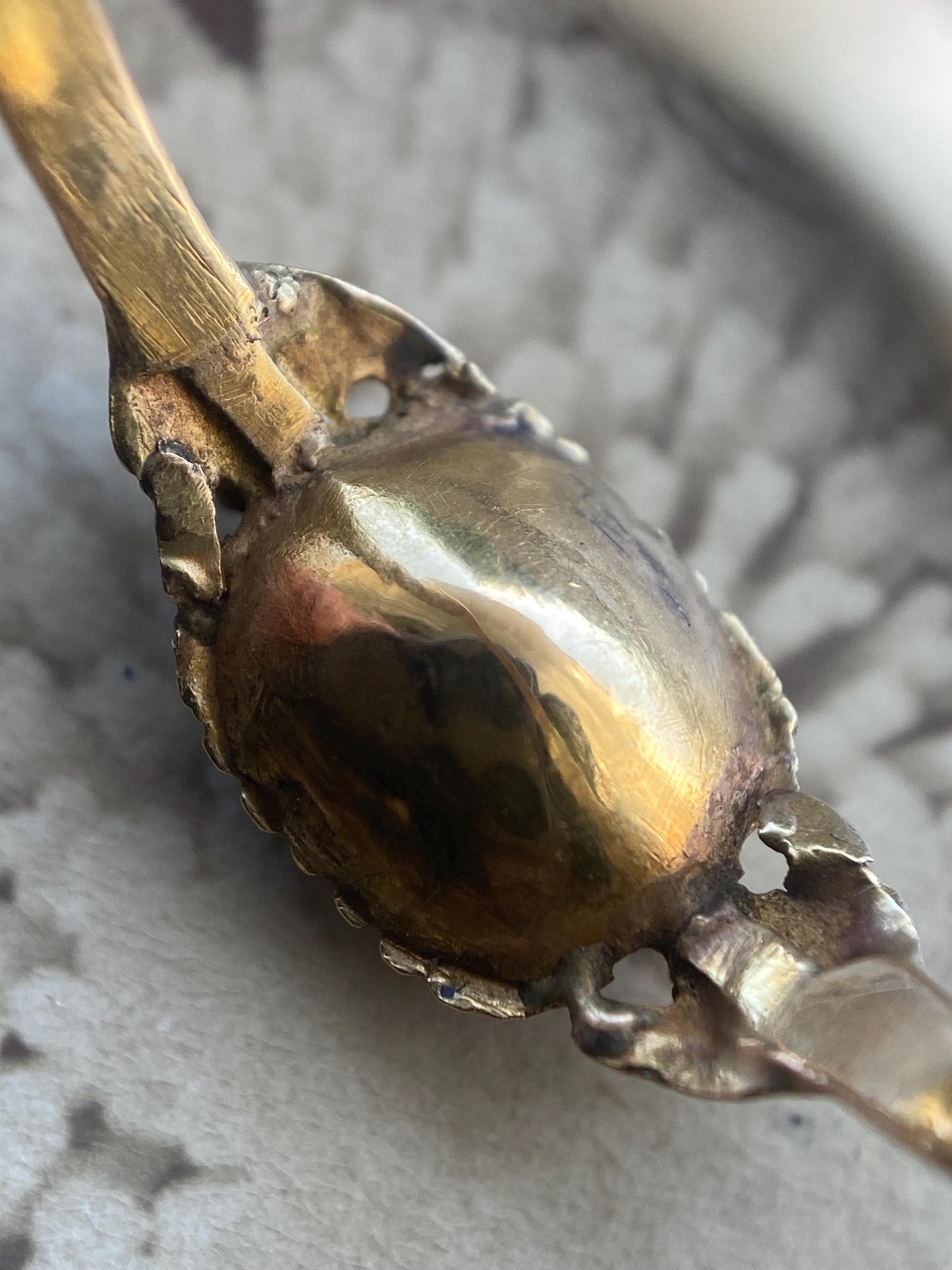 Antique Georgian Foiled Rectangular Yellow Citrine Solitaire Ring w/ Applied Cupped Flower Shoulders in 18k Gold c 1840, Closed Back, Button