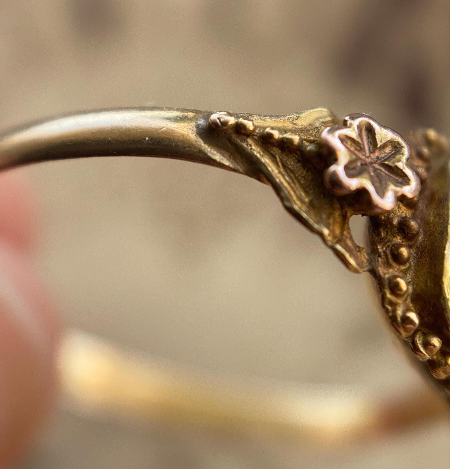 Antique Georgian Foiled Rectangular Yellow Citrine Solitaire Ring w/ Applied Cupped Flower Shoulders in 18k Gold c 1840, Closed Back, Button