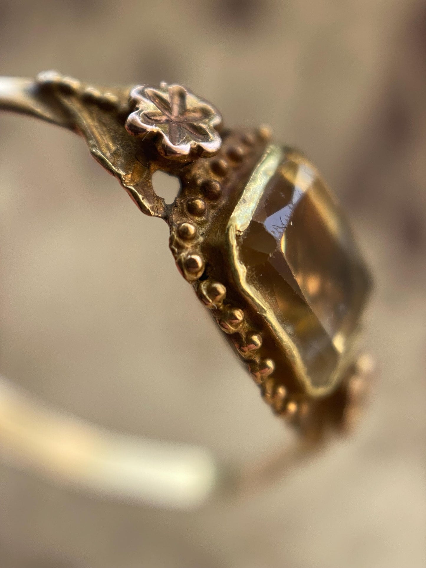 Antique Georgian Foiled Rectangular Yellow Citrine Solitaire Ring w/ Applied Cupped Flower Shoulders in 18k Gold c 1840, Closed Back, Button