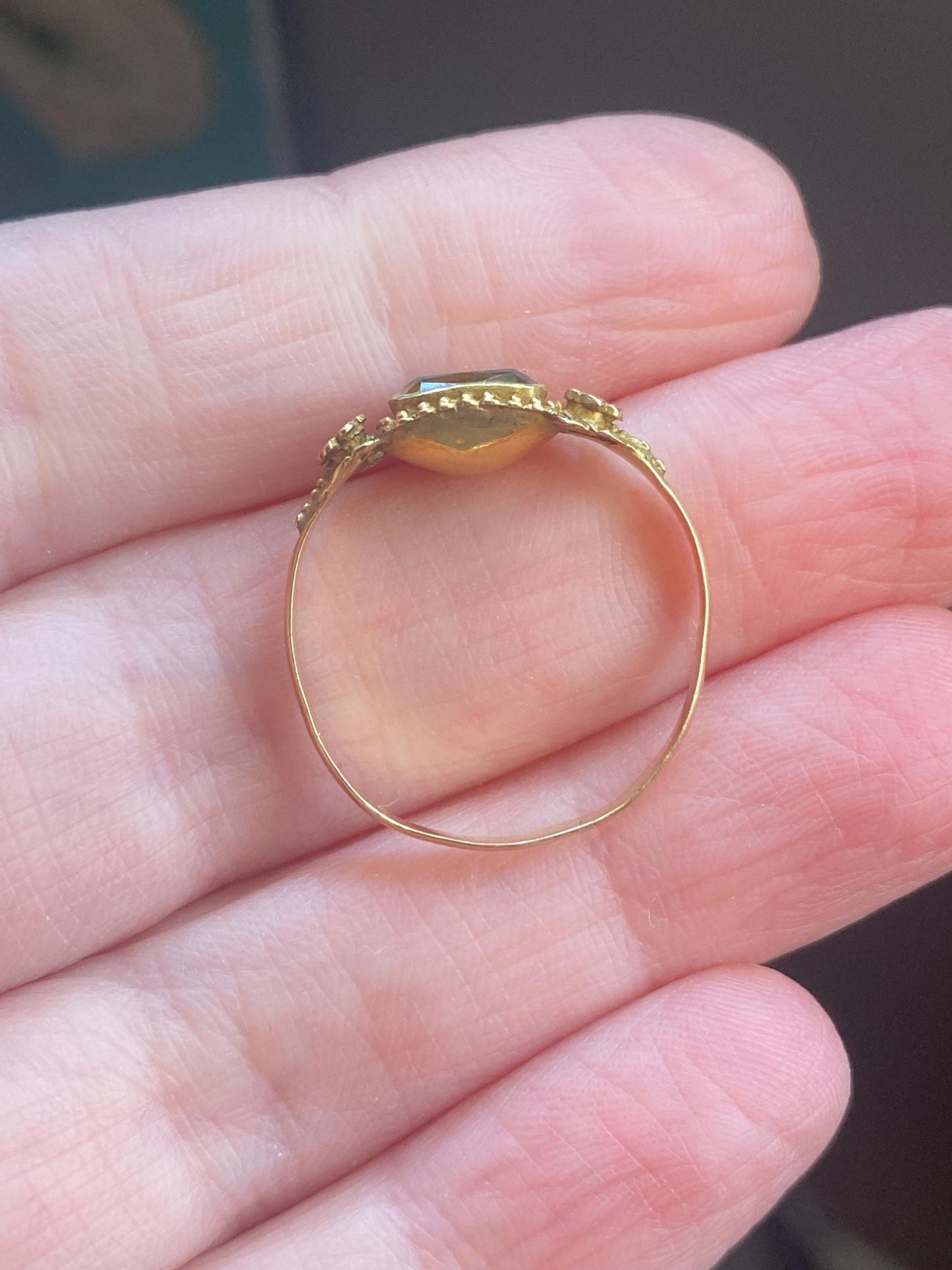 Antique Georgian Foiled Rectangular Yellow Citrine Solitaire Ring w/ Applied Cupped Flower Shoulders in 18k Gold c 1840, Closed Back, Button