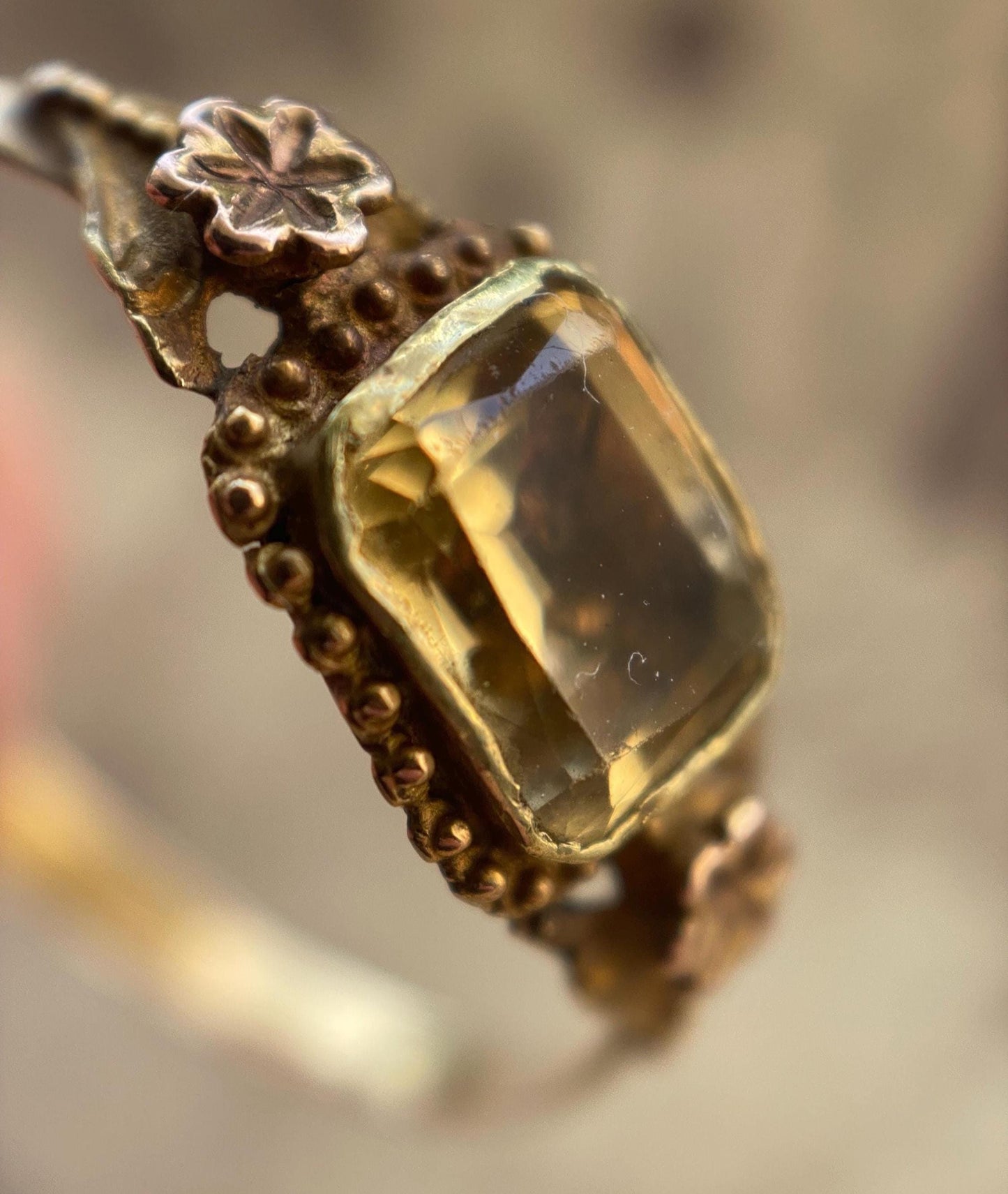 Antique Georgian Foiled Rectangular Yellow Citrine Solitaire Ring w/ Applied Cupped Flower Shoulders in 18k Gold c 1840, Closed Back, Button